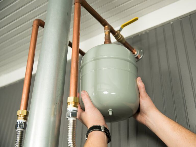 Thermal expansion tank installation